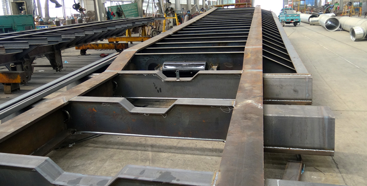 3 axle low bed trailer main beam in production